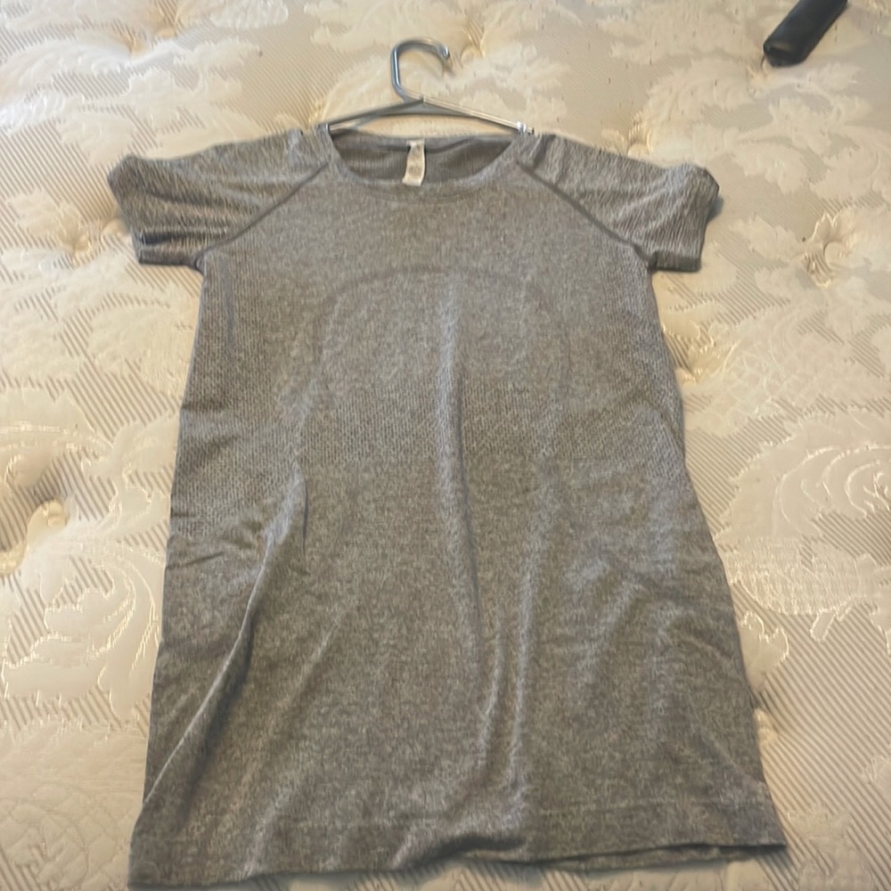 Gray Lululemon it’s a size 6 has only been worn 2-3 times